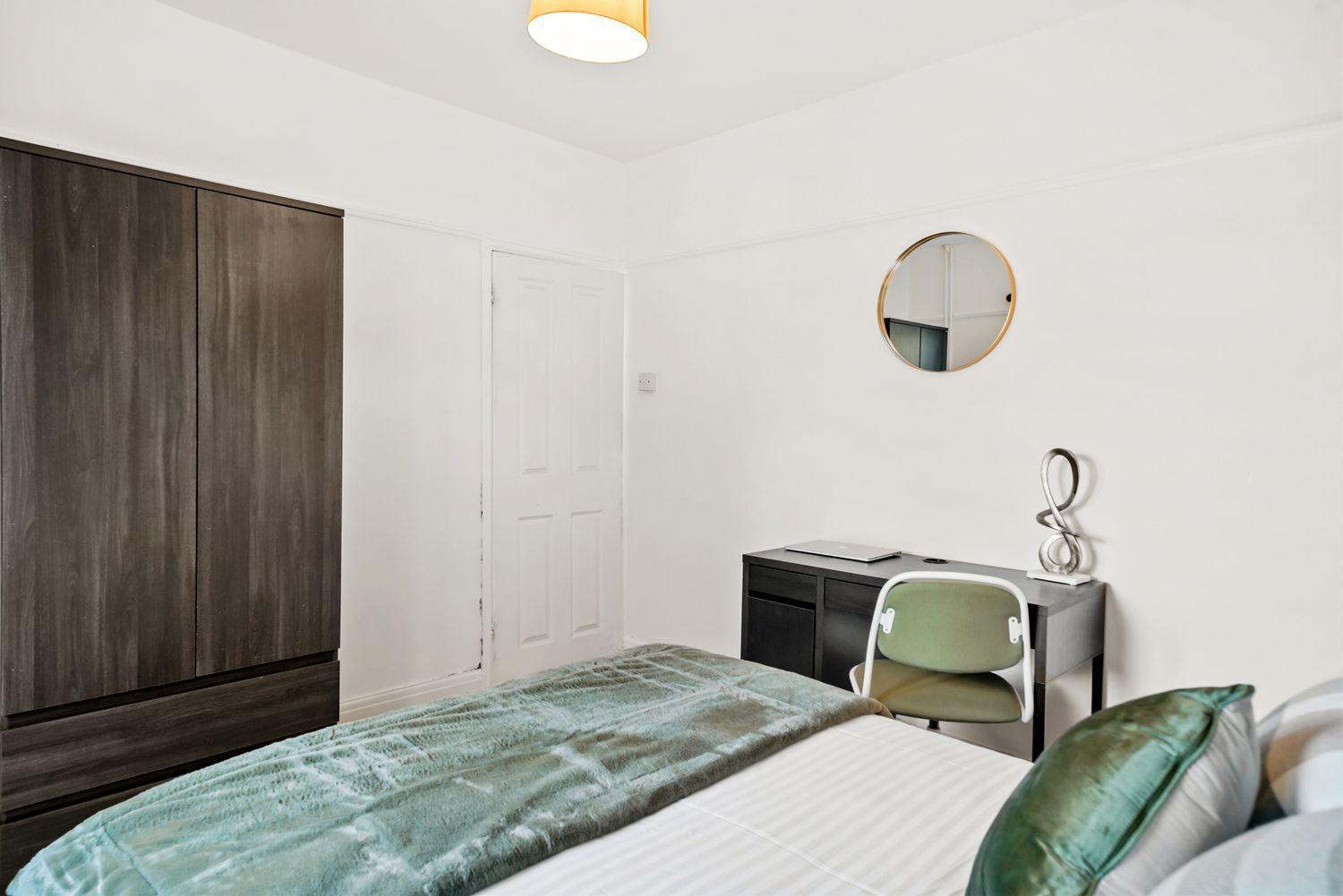 Guest house Wembley West Hububb